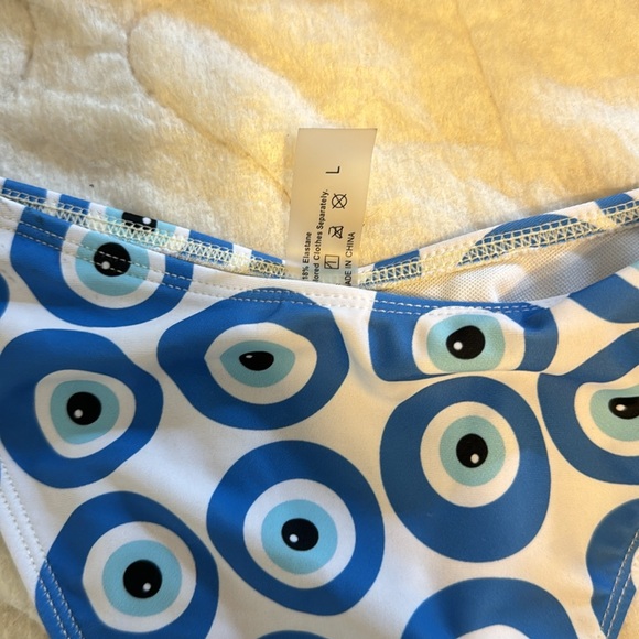 Size large bikini - Picture 2 of 2